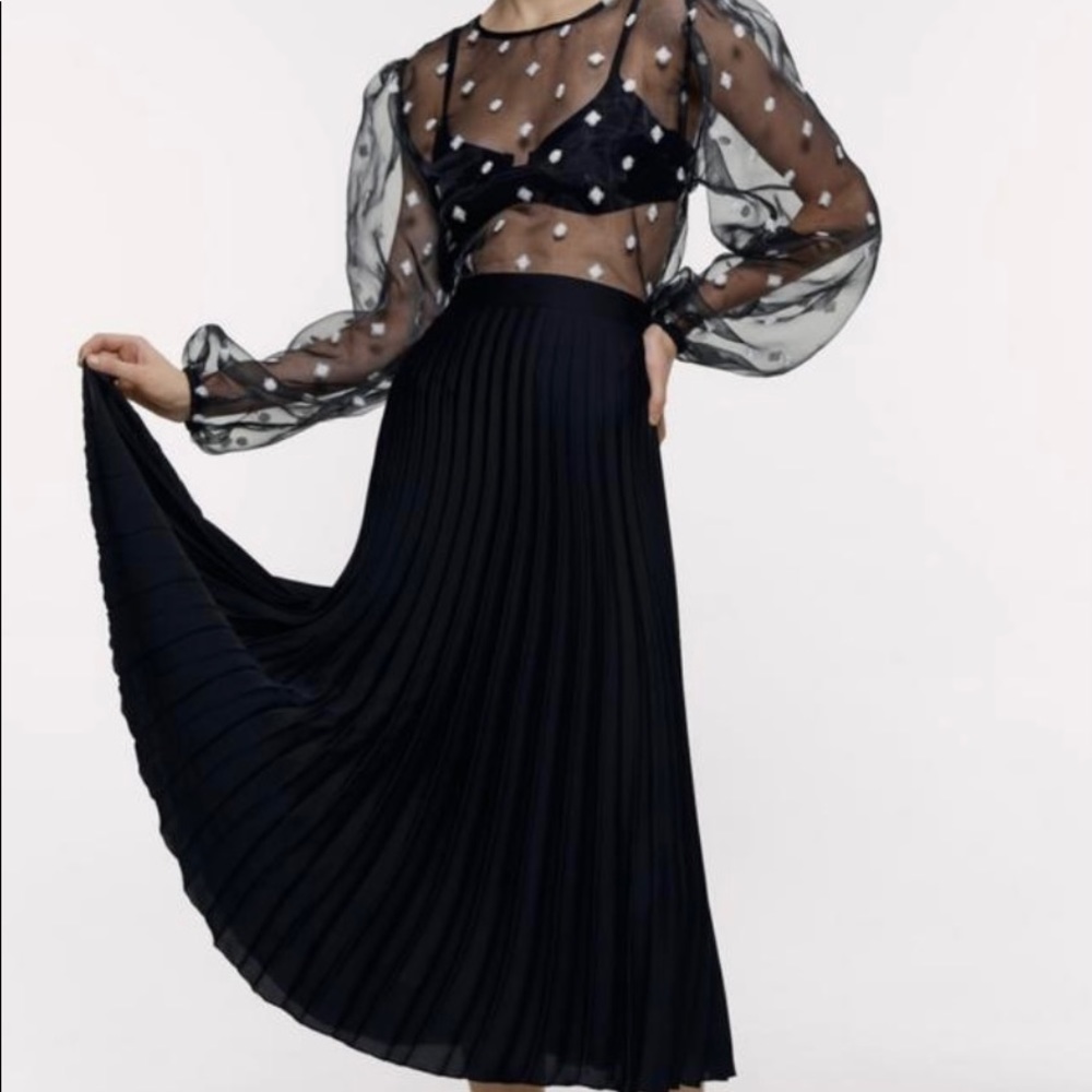 Zara organza top puffy sleeve, white embroidered